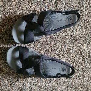 Clark's cloudstepper sandles